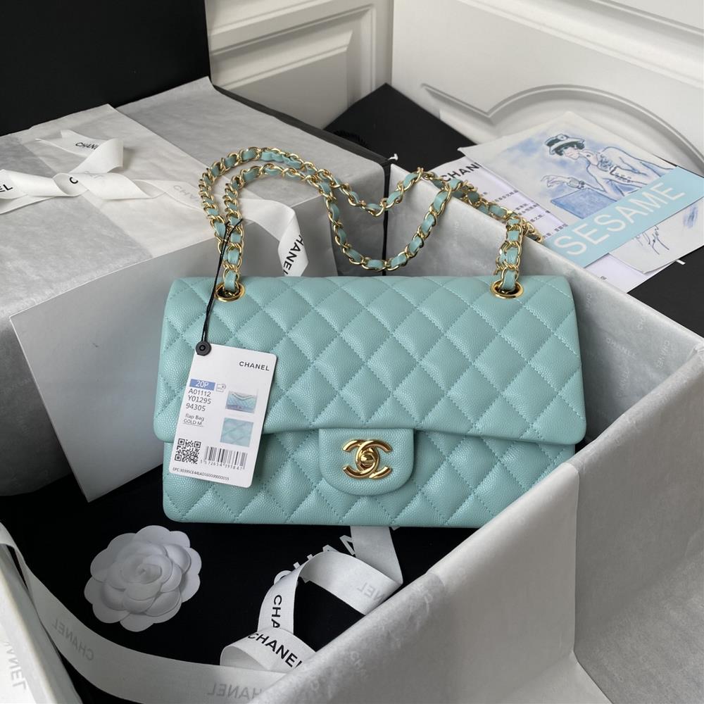 French highend custommade Chanel Classic Flap Bag A01112 caviar showcases Chanels classic elegant minimalist and exquisite style The latest ver