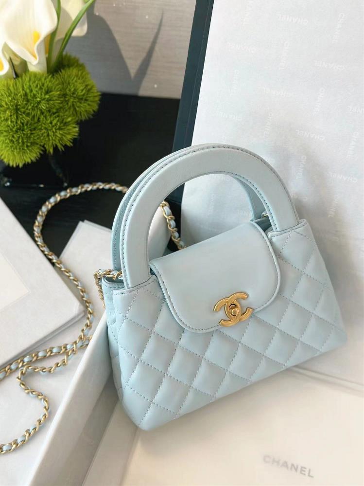 Spot CHANEL 24P Clear Lime Green Kelly Chain BagFashion is a cycle of great popularity Middle aged Kelly was redesigned and revitalized by ChanelMidd