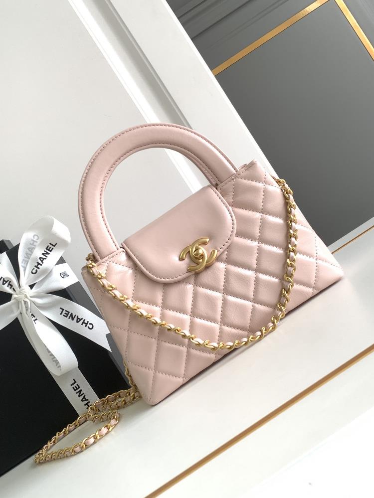 Upgraded version of light flesh pink in stock Chanel23K Love pink in autumn and winter is traceable and some rules cannot be acknowledged This cor