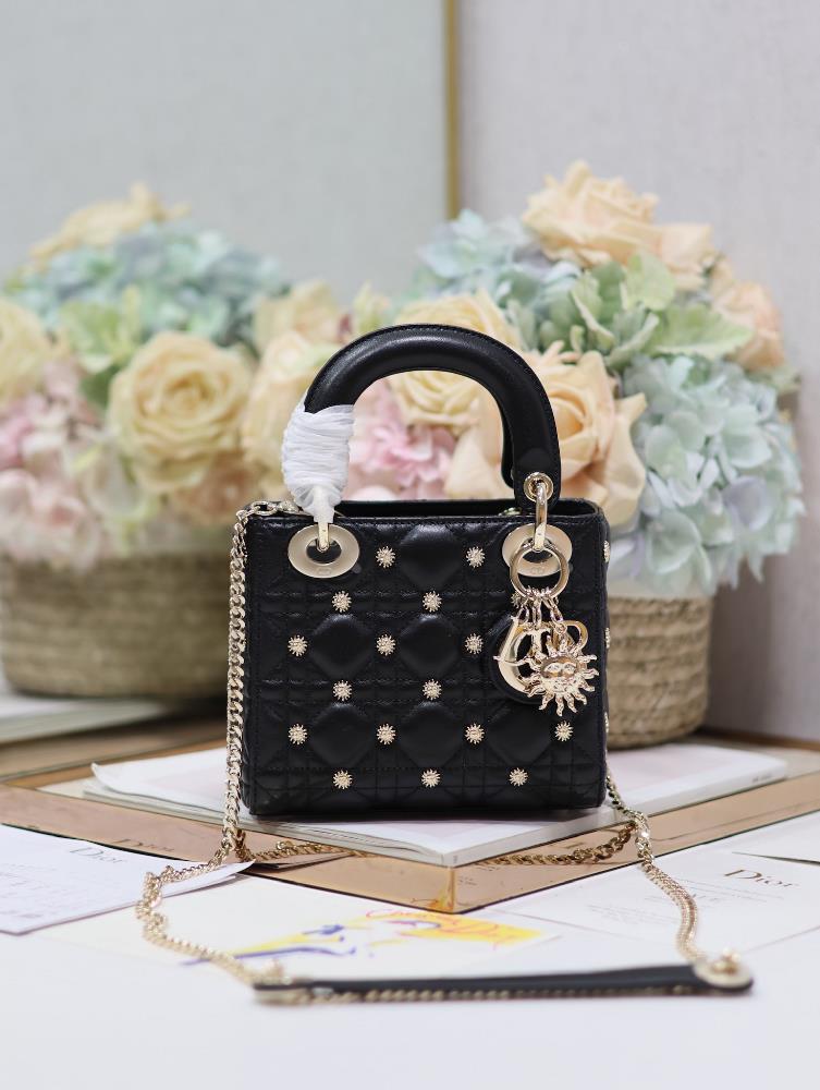 Lady Dior   Sunflower BlackThree grid sheepskin chain shoulder strapThis handbag embodies Dio rs profound insight into elegance and beauty Crafted