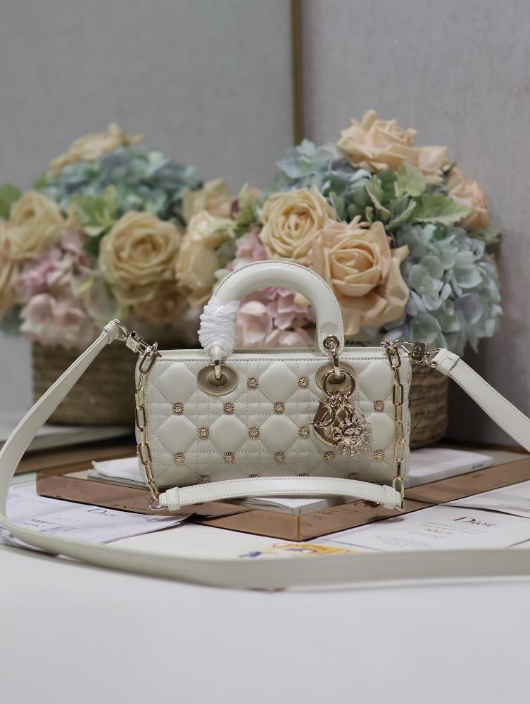 Small LADY DJOY Handbag Sun Flower WhiteThis Lady DJoy handbag highlights the minimalist aesthetics of the Lady Dior collection highlighting Diors p