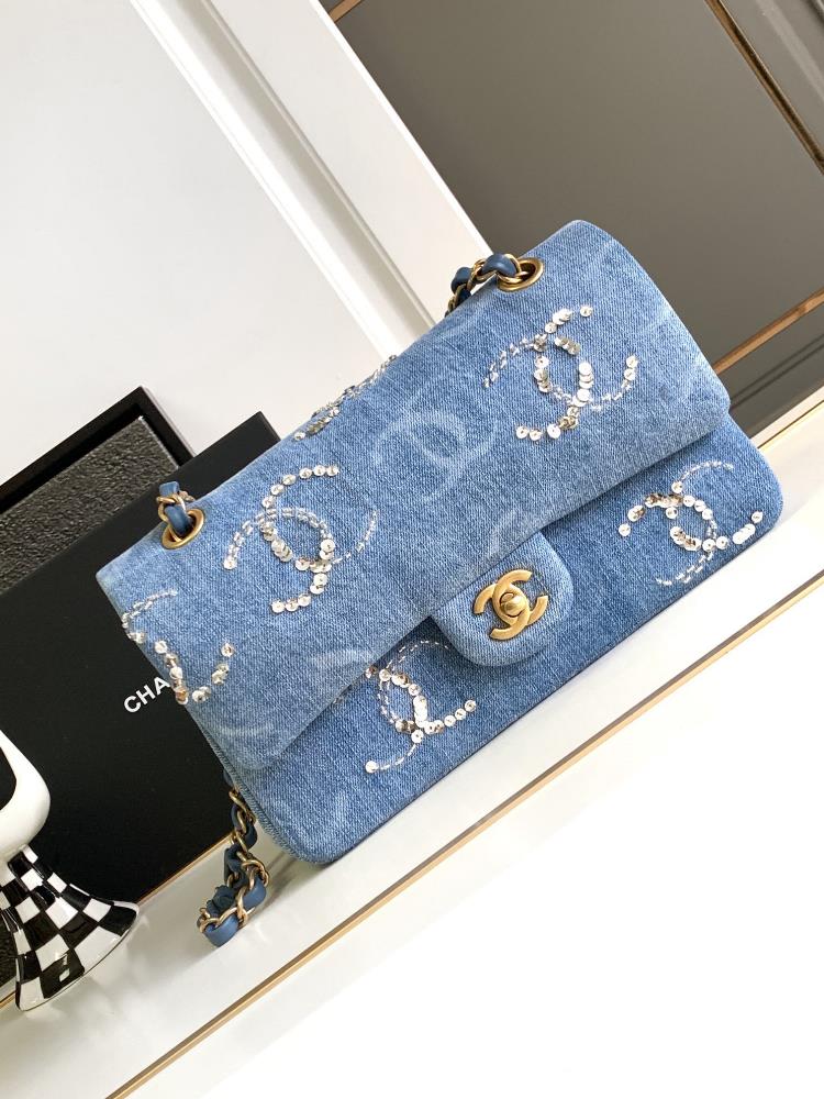 Chanel 23 K denim studded sequin CF bag with gray denim body and ten sequin logo looks too nice rightLike a walking starry sky beautiful and fashion