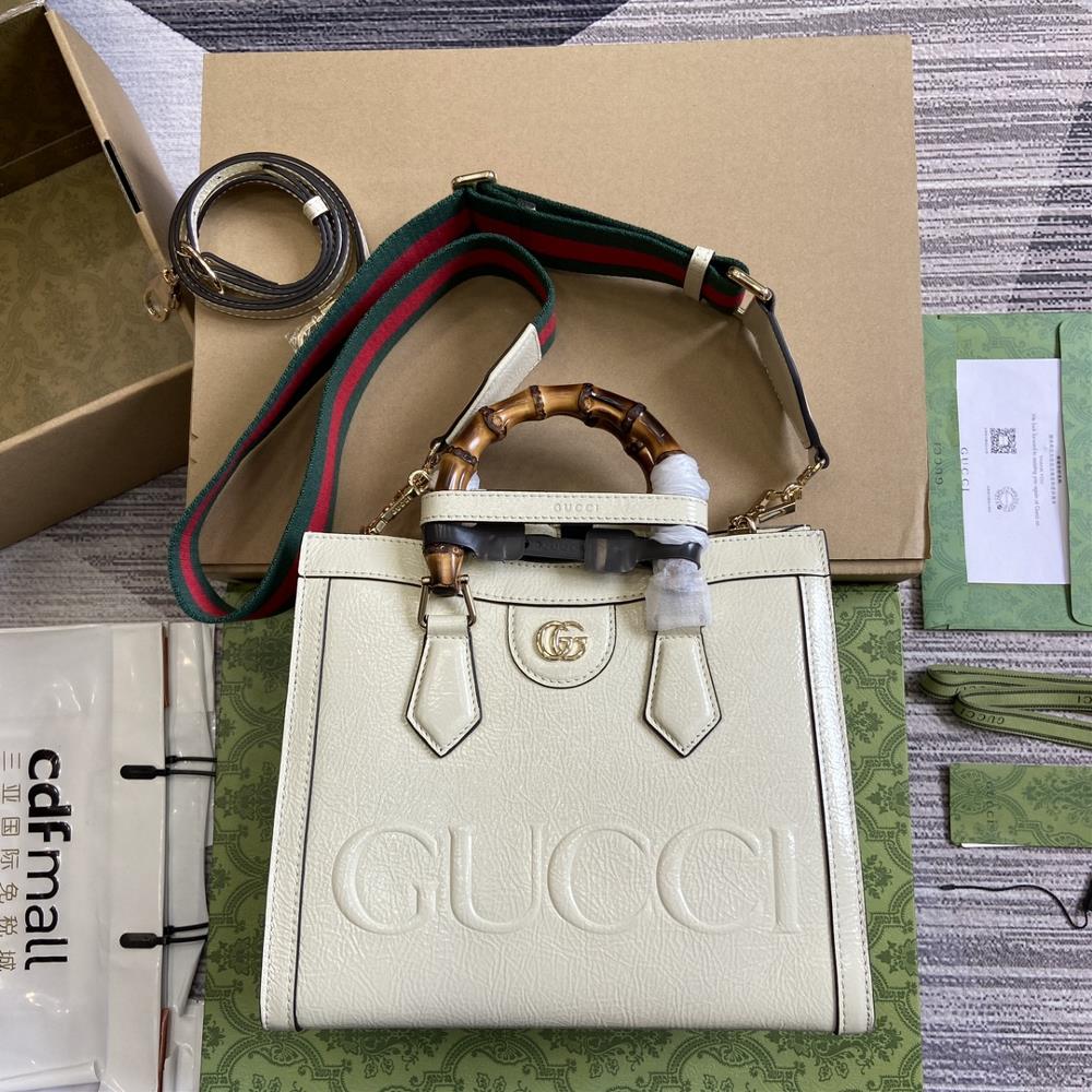 Comes with a complete set of packaging for the new Gucci Diana series small tote bag The black color scheme injects a soft atmosphere into the Gucc