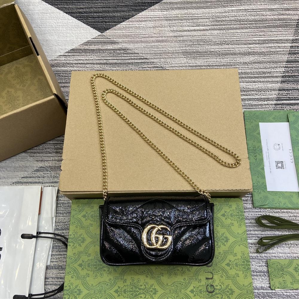 Complete set of packaging for new GG Marmont series ultra mini handbagsThe dual G accessory design in the same color tone injects traditional essenc