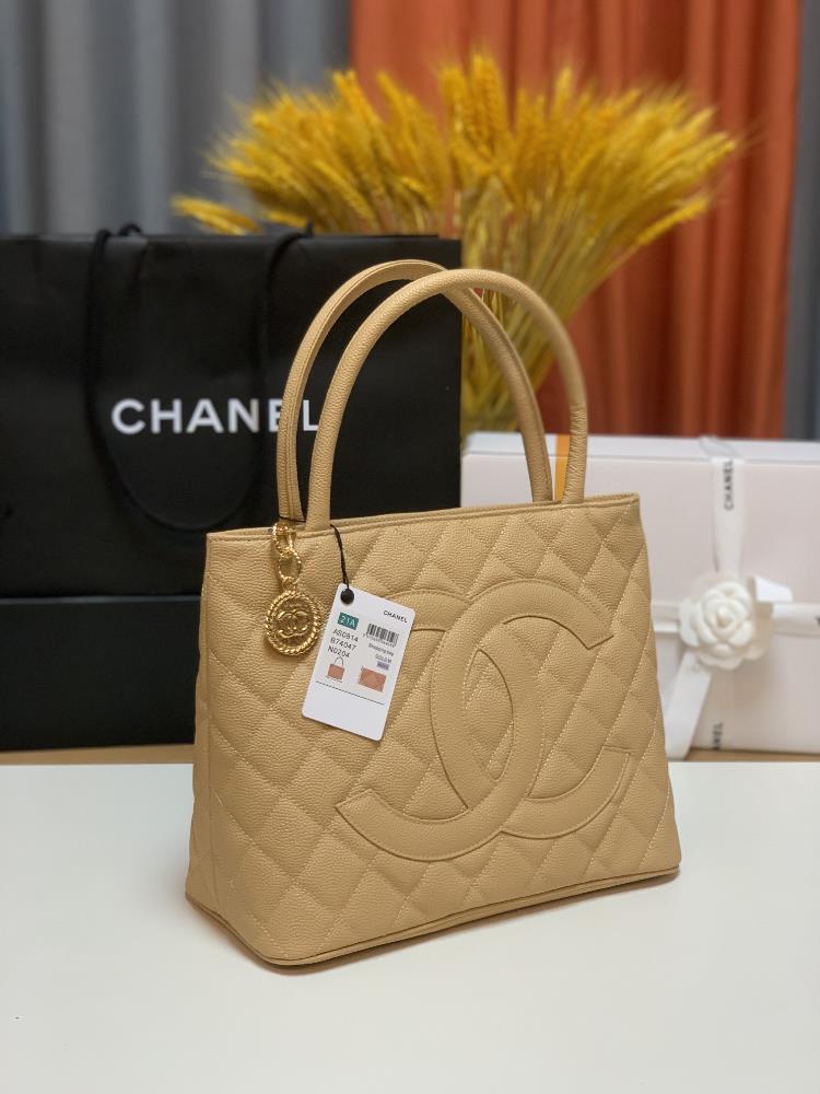 CHANEL model AS1804 2022 new supreme version classic reproduction of the Vintagep Hilton bag once ranked among the top 50 most valuable bags in th