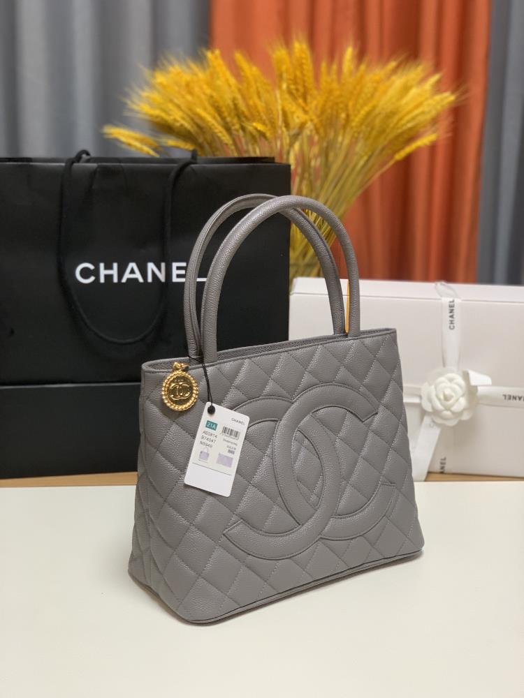 CHANEL model AS1804 2022 new supreme version classic reproduction of the Vintagep Hilton bag once ranked among the top 50 most valuable bags in th