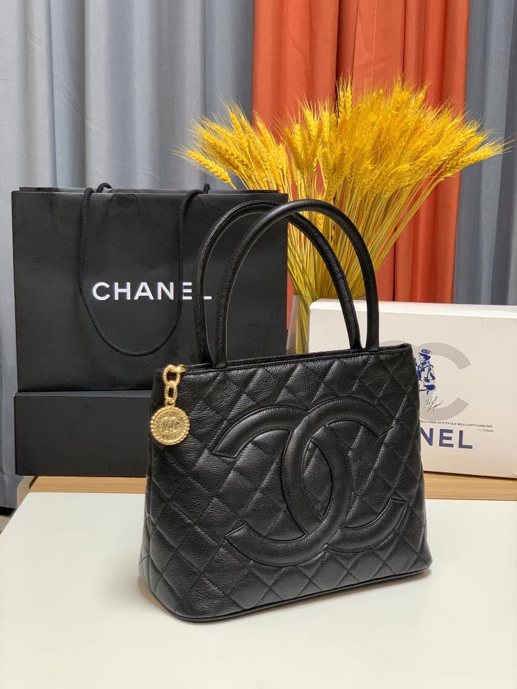 CHANEL model AS1804 2022 new supreme version classic reproduction of the Vintagep Hilton bag once ranked among the top 50 most valuable bags in th