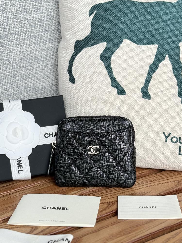 A practical zero wallet for Chanels new products upon arrivalGrandma Xiangs wallet made of cowhide simple and elegantThe small and cute mini bag i