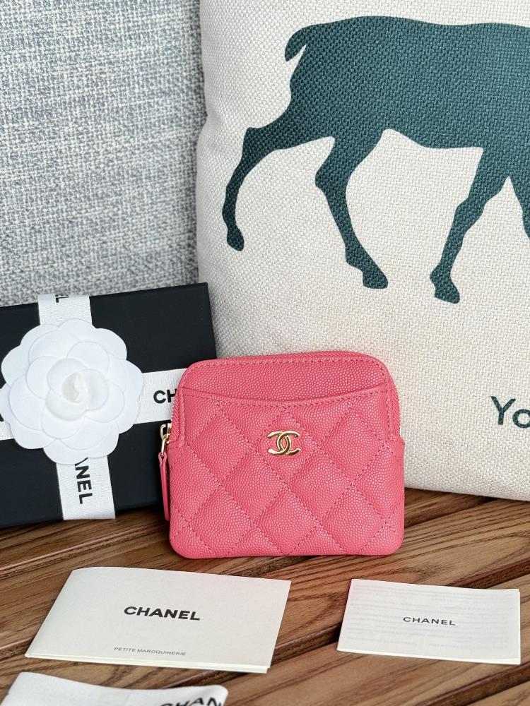 A practical zero wallet for Chanels new products upon arrivalGrandma Xiangs wallet made of cowhide simple and elegantThe small and cute mini bag i