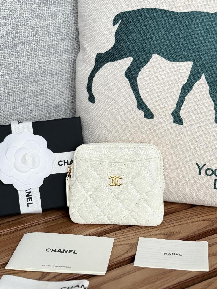 A practical zero wallet for Chanels new products upon arrivalGrandma Xiangs wallet made of cowhide simple and elegantThe small and cute mini bag i