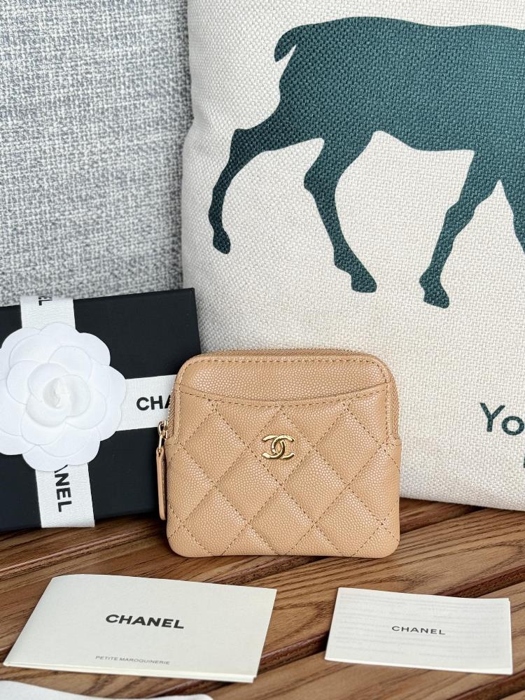 A practical zero wallet for Chanels new products upon arrivalGrandma Xiangs wallet made of cowhide simple and elegantThe small and cute mini bag i