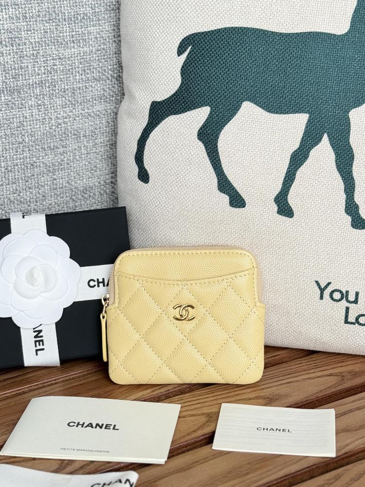 A practical zero wallet for Chanels new products upon arrivalGrandma Xiangs wallet made of cowhide simple and elegantThe small and cute mini bag i