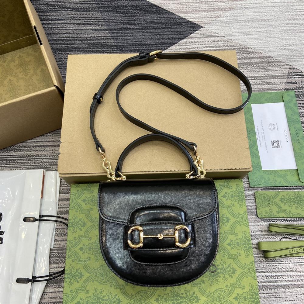 Comes with a complete set of packaging for the new Gucci Horsebit 1955 series mini handbagThe Gucci Horsebit 1955 series showcases a refreshed mini