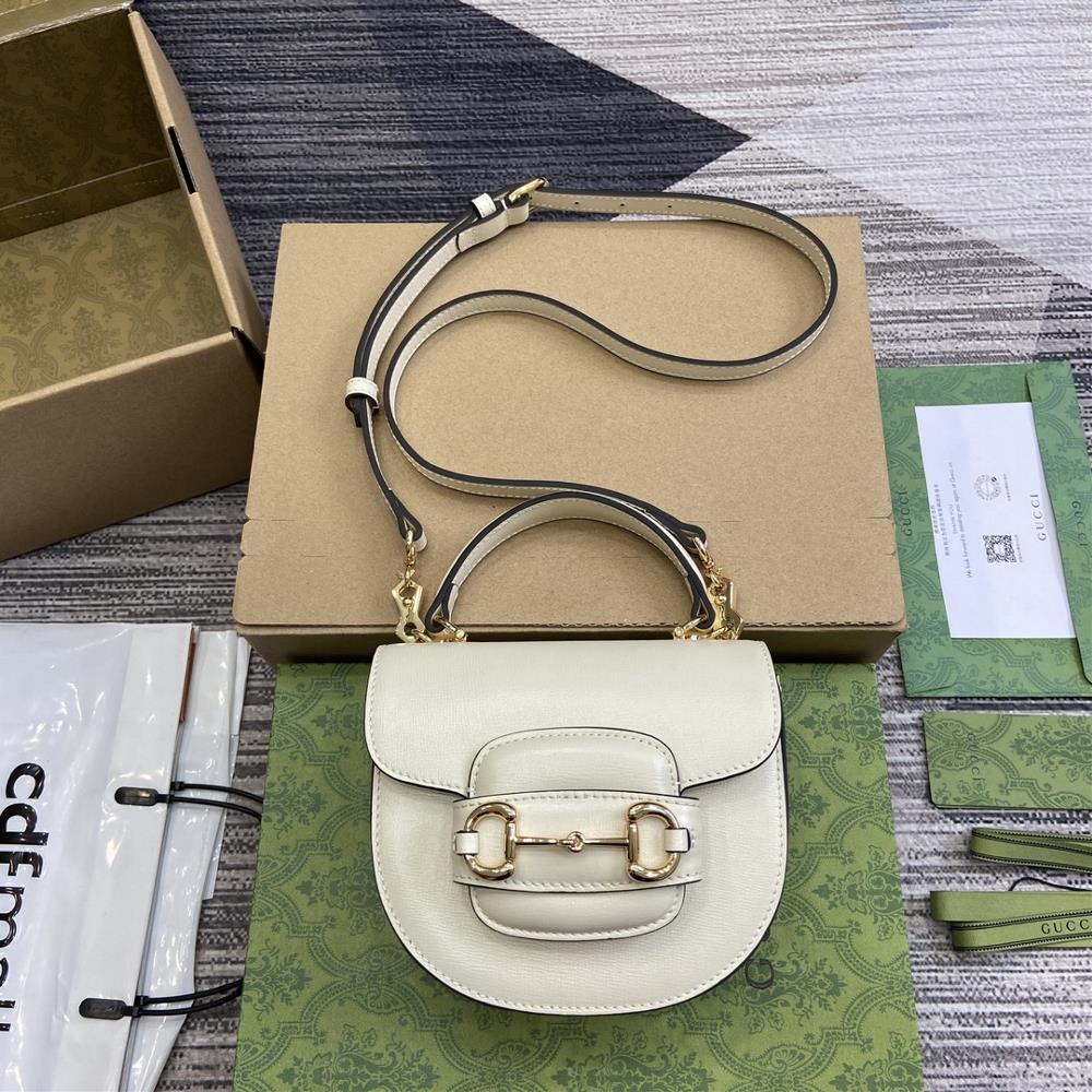 Comes with a complete set of packaging for the new Gucci Horsebit 1955 series mini handbagThe Gucci Horsebit 1955 series showcases a refreshed mini