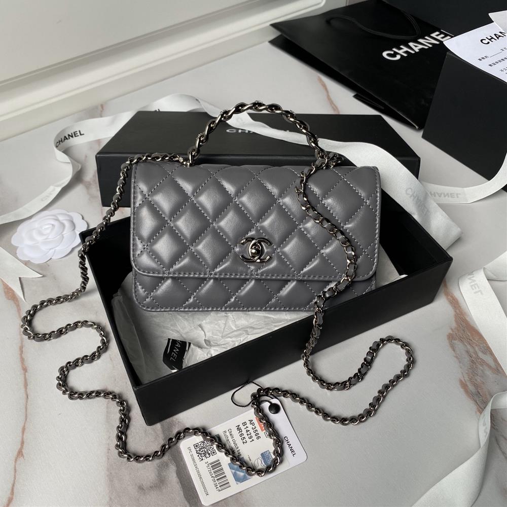 Chanel 23K black silver rhinestone handle organ WOCAp3566 The black silver made this time is too beautiful The silver chain can also be very shiny a