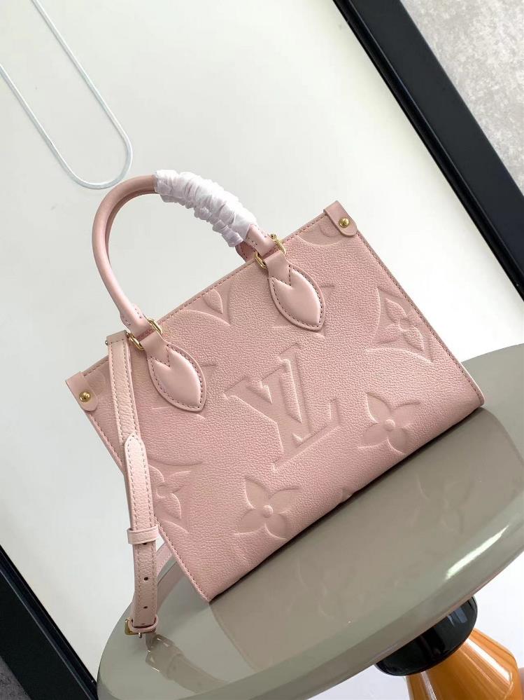 M47135 Strawberry Ice Cream PowderThis Ontogo mini shopping bag showcases the Monogram logo to the fullest with large letters pressed on soft grain l
