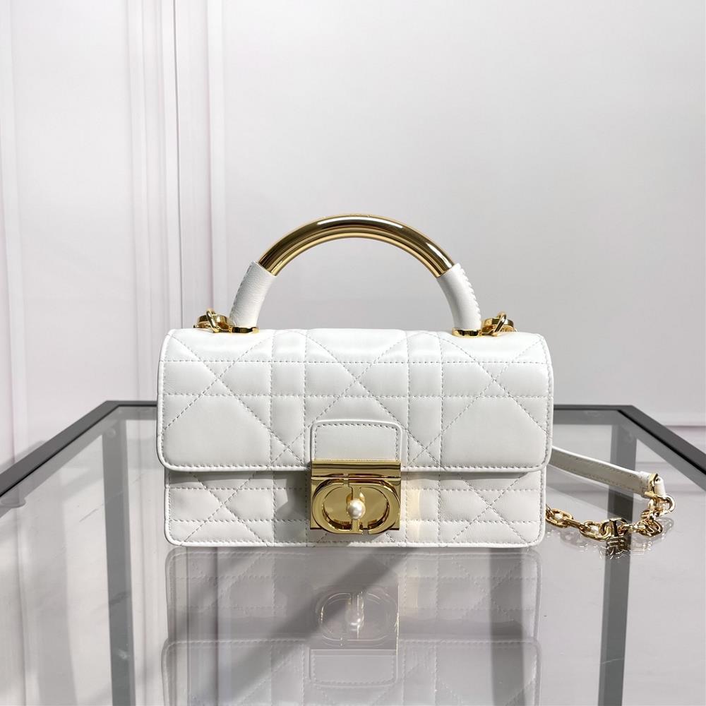 Mini Dior Ange handbag with white cowhide leather and oversized rattan patternNumber M4401UNMZM900This Dior Ange handbag is a new addition to the 202