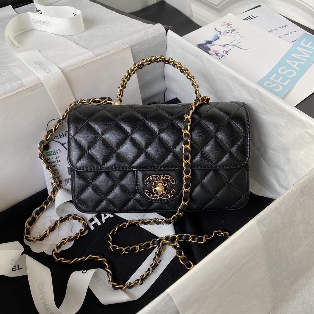 Exquisite Chanel24C AS4362 Diamond Letter Handle Mini CFBlack diamond handle small sheepskin frosted metal hardware logo letter handle is exquisite