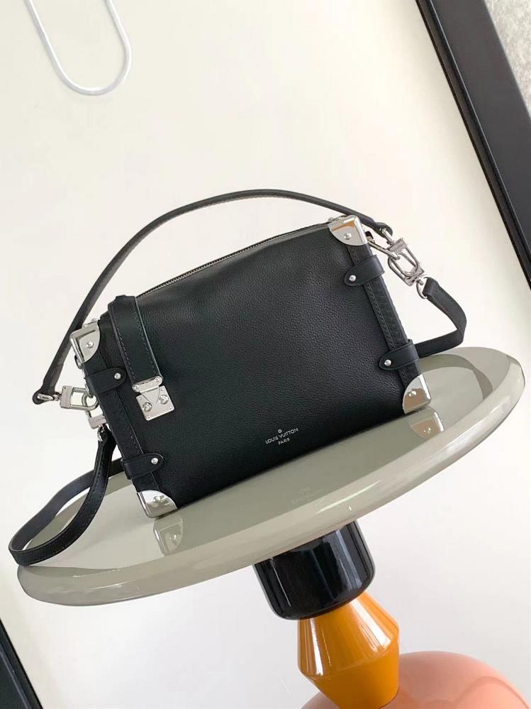 M25160 M25207 Full Leather Soft Box SeriesSalute the brands traditional hard box with this elegant Side Trunk medium handbag The grain leather body