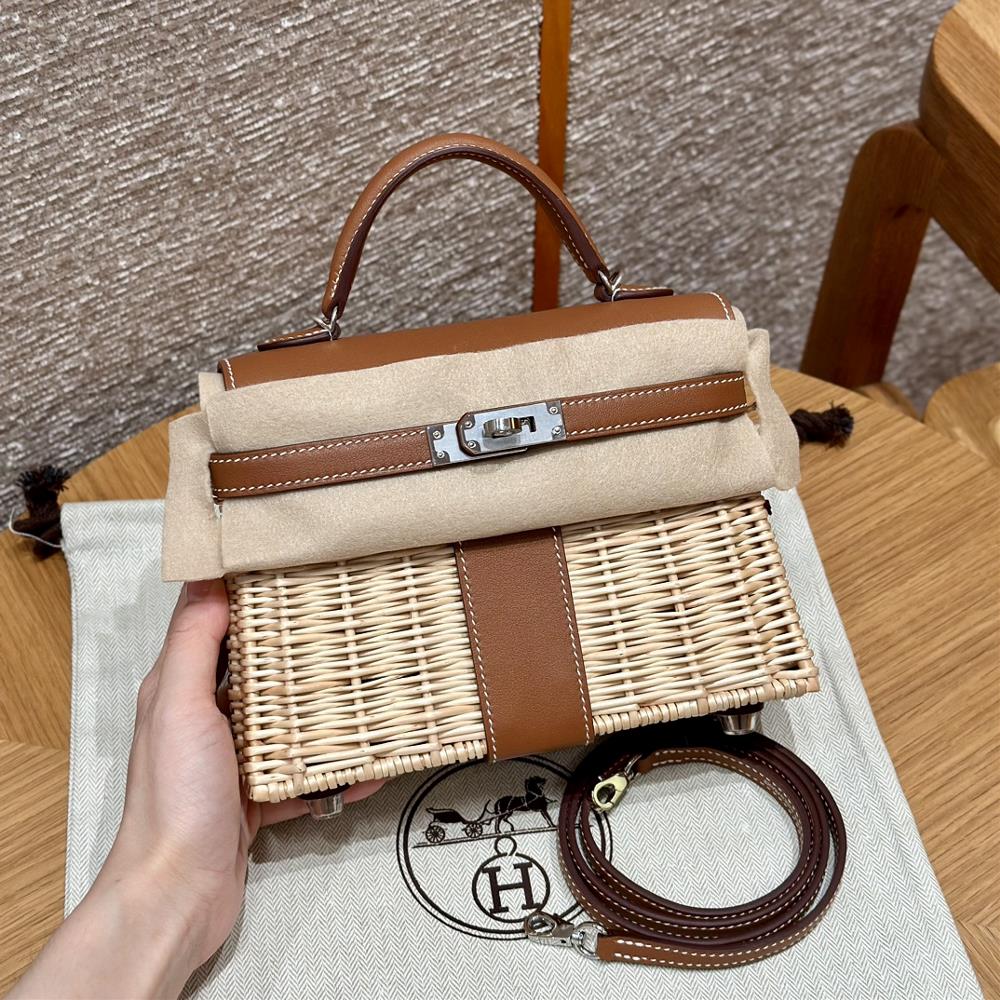 StyleKelly PicnicColourck37goldSize201812cmLeatherswift from FranceHardwaresilverKelly picnic bag gold brown original cowhide imported from France