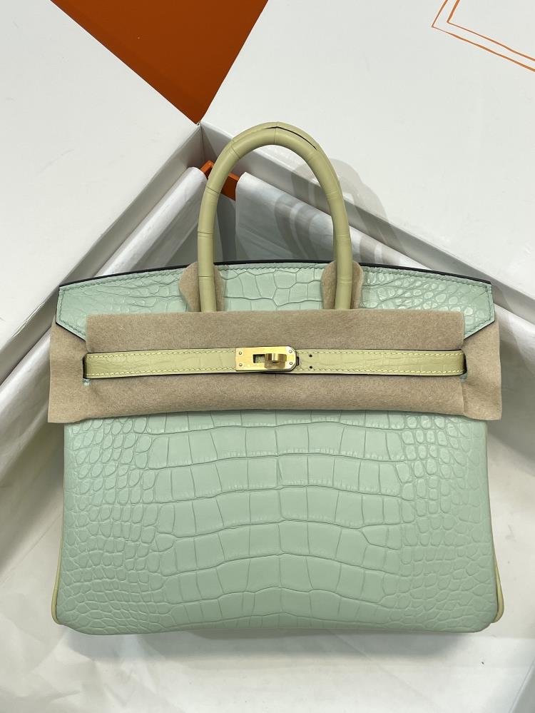 Mint green pearl gray brushed gold bucklePlatinum 25CM A new American crocodile with full hand sewn texture inside and outside has been produced in re