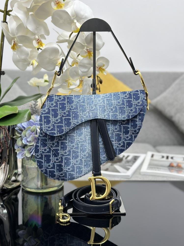 The denim blue saddle bag is cleverly redesigned with a refreshing touch Crafted with blue Denim Dior Oblique jacquard fabric the irregular stone wa