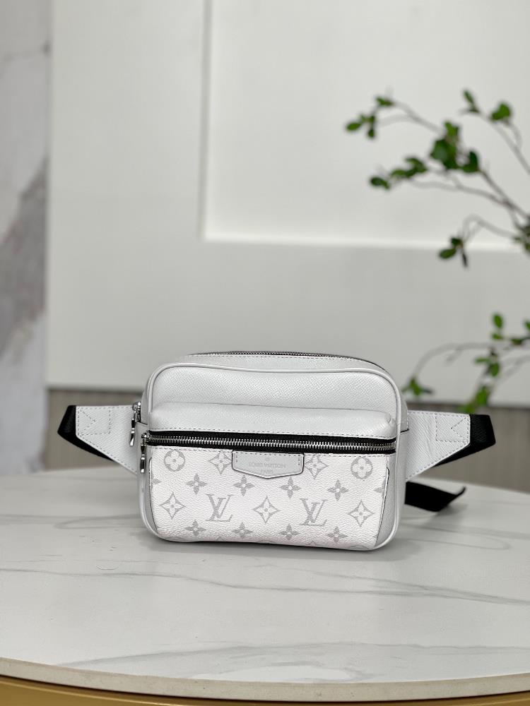 450 without packaging brand new no quality issues confirmed style no return or exchangeM30245 white size 21x5x17cm  professional luxury fashion b