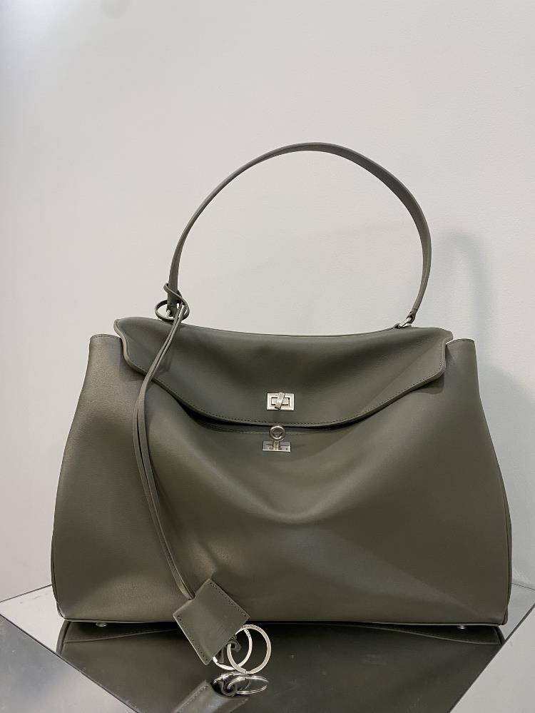 24s popular large green silverSeries handbagThe new model can be said to be at its peak and it is a masterpiece that has created a new style The laz