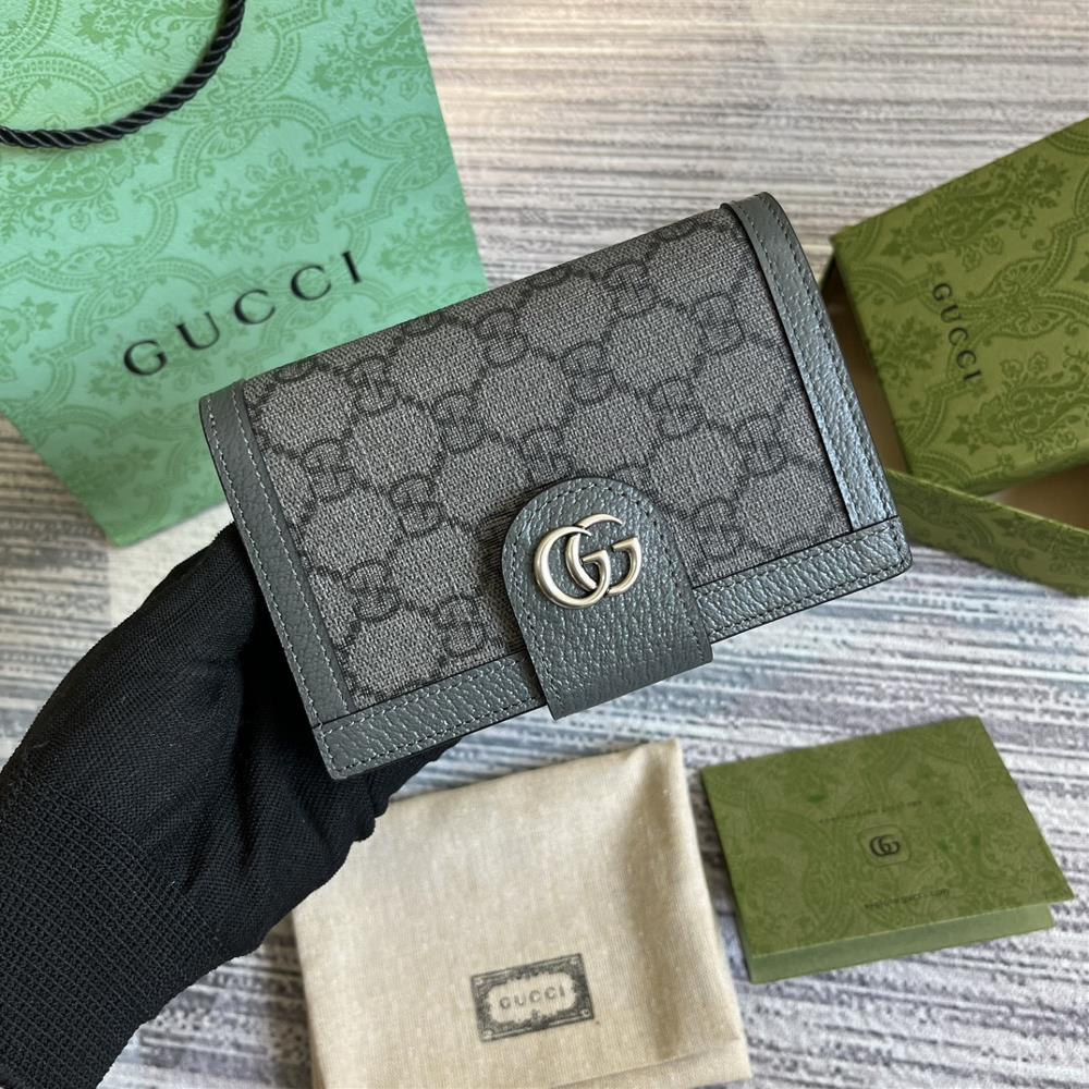 Equipped with a complete set of green packaging Ophidia series passport holders the GG logo evolved from the Gucci diamond diamond checkered patter
