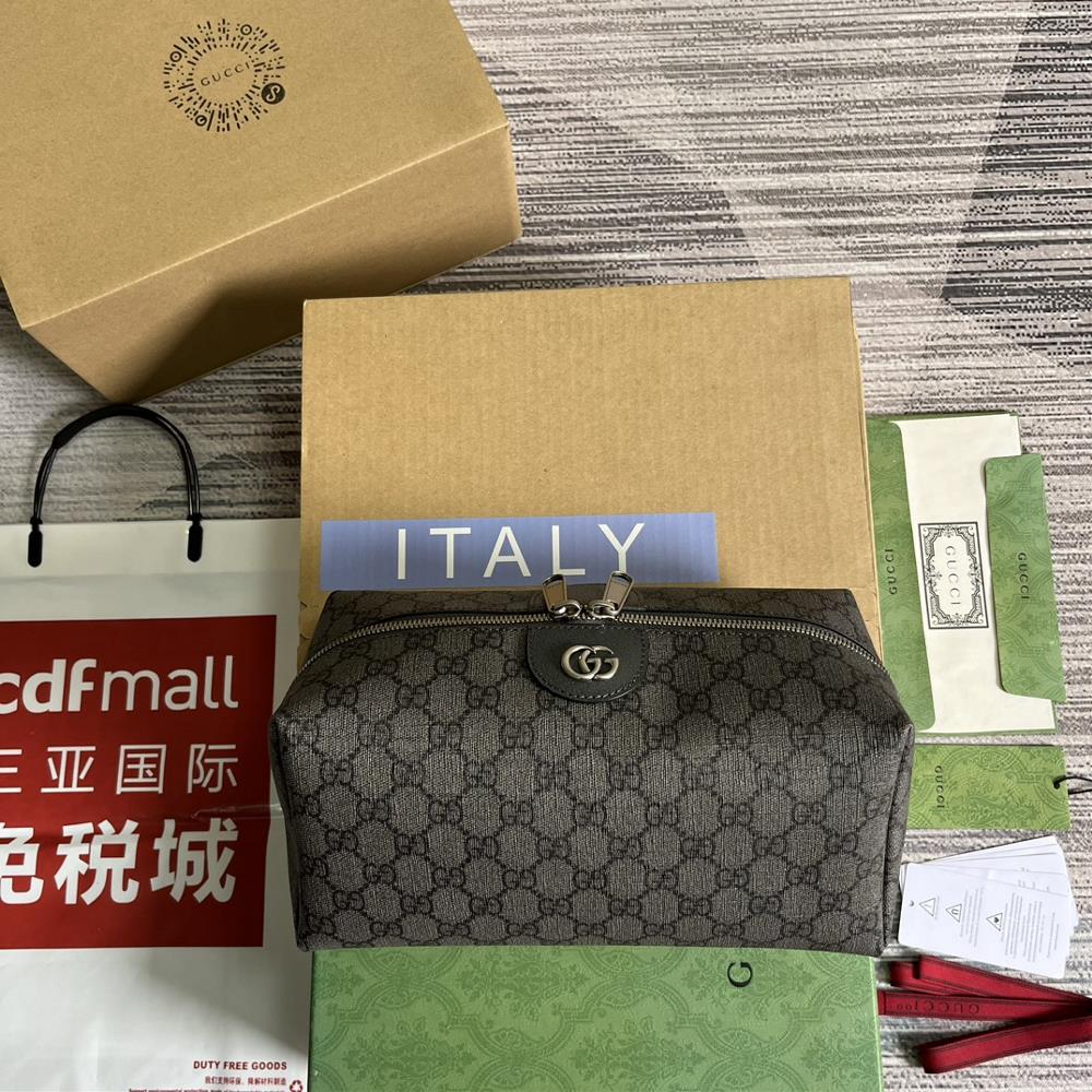 Equipped with a complete set of counter green packaging Ophidia GG toiletries Guccis latest travel choice originated from the heyday of luxury lug