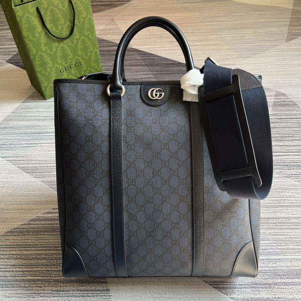 Equipped with a green gift bag at the counter GG Supreme Tender canvas exudes the charm of mens accessories The soft material and durable charact