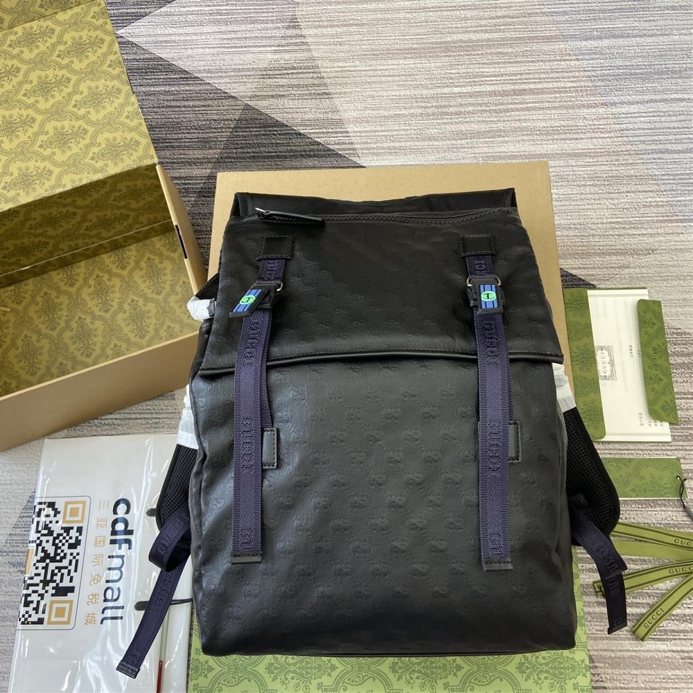 New GG crystal backpack with green gift bagThis matte GG crystal canvas fabric combines sportiness and flexibility making it easy to create ideal d