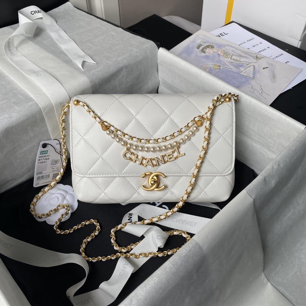 Chanel24A Handmade Visit Series AS5011 Pearl Chain Letter Pendant with Sheepskin Texture is Great The chain design is super exquisite and each color