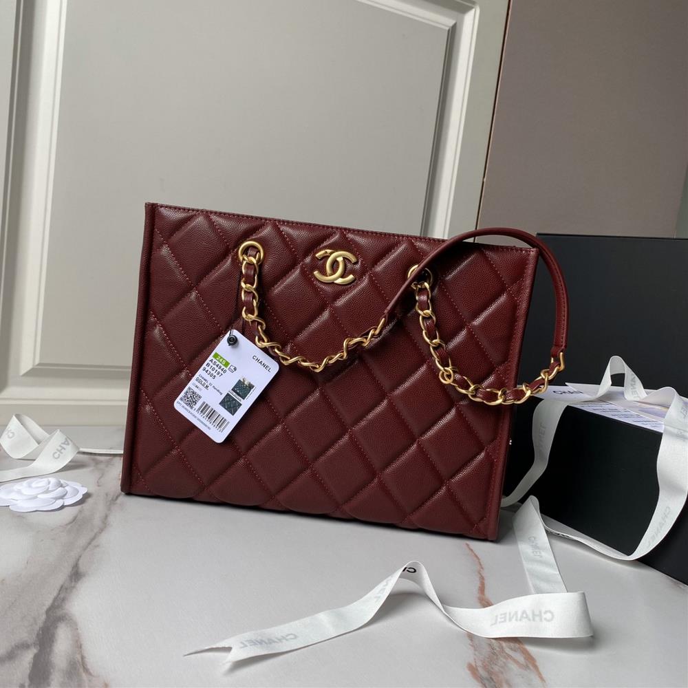 Chanel 24A shopping bag AS4940The most worthwhile style to purchase this season has a large capacityClassic chain design paired with granular calf lea