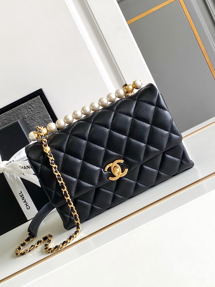 CHANEL24A large size 23cm the new season of Liulingge pearl bag is being held hot in Paris The latest season of pearl bags is really a bag that I fe