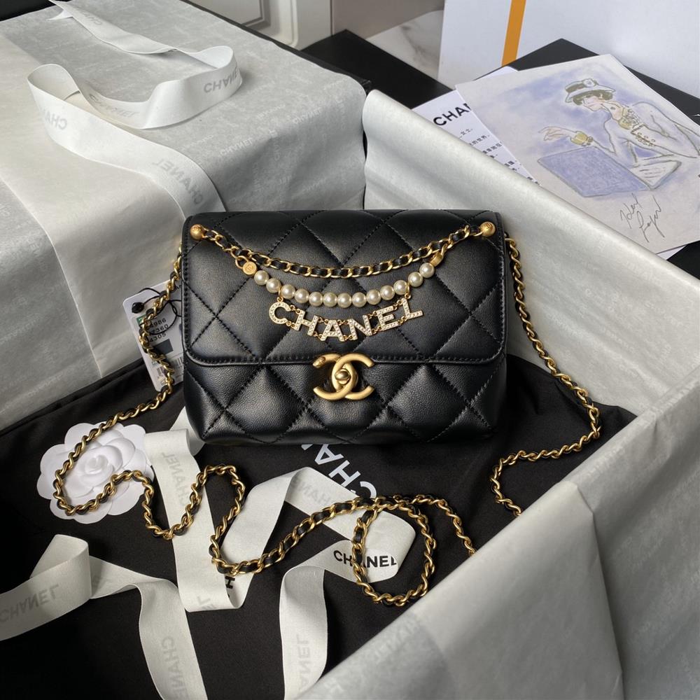 Chanel24A Handmade Visit Series AS4986Pearl chain letter pendant with sheepskin texture is great The chain design is super exquisite and each color