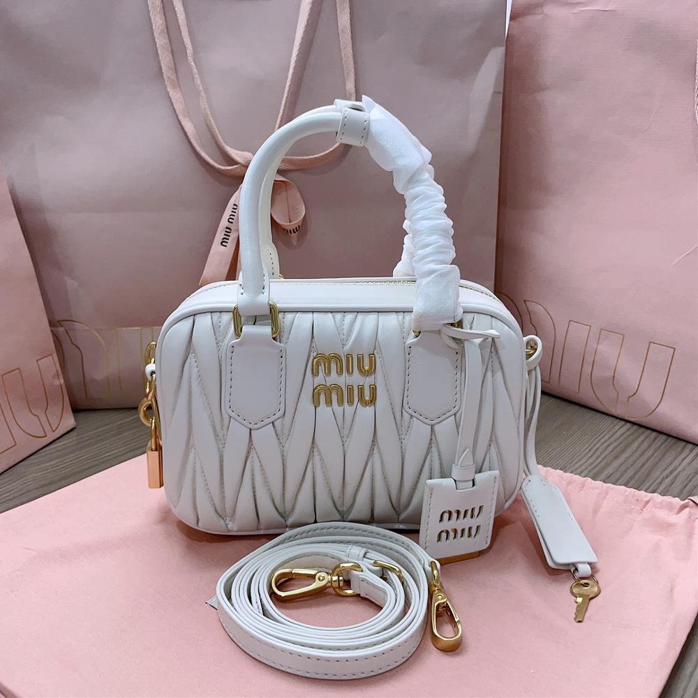 5BB123 MiuMius new Too Pretty Bowling Handbag is made of imported lambskin classic brand logo Matelasse texture embroidery vintage frosted hardware