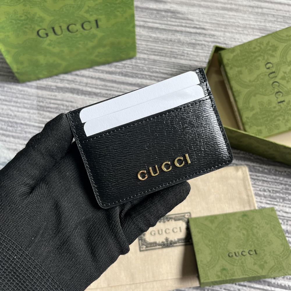 Comes with a complete set of decorative handwritten Gucci logo card clips Exploring selfexpression through unrestricted possibilities has become t