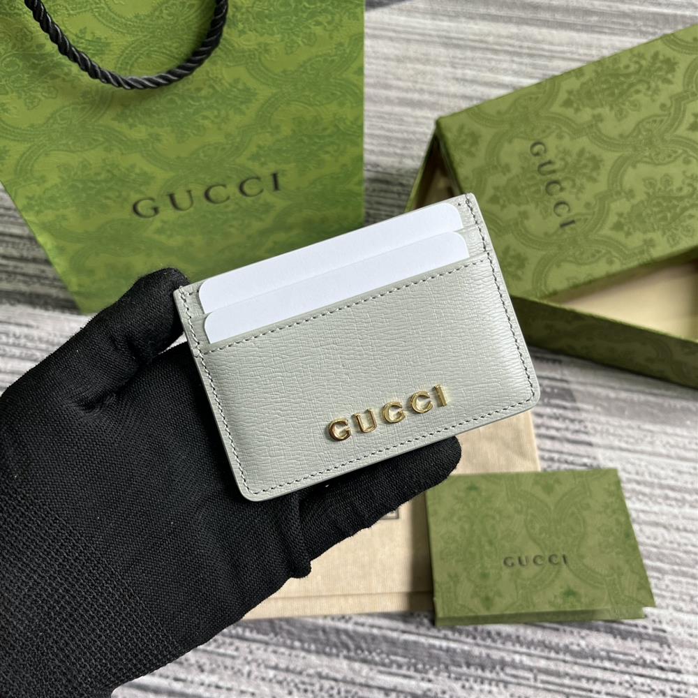 Comes with a complete set of decorative handwritten Gucci logo card clips Exploring selfexpression through unrestricted possibilities has become t