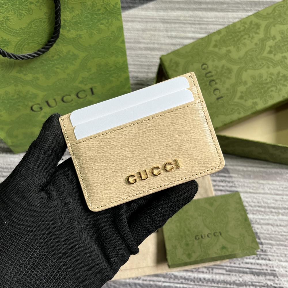 Comes with a complete set of decorative handwritten Gucci logo card clips Exploring selfexpression through unrestricted possibilities has become t