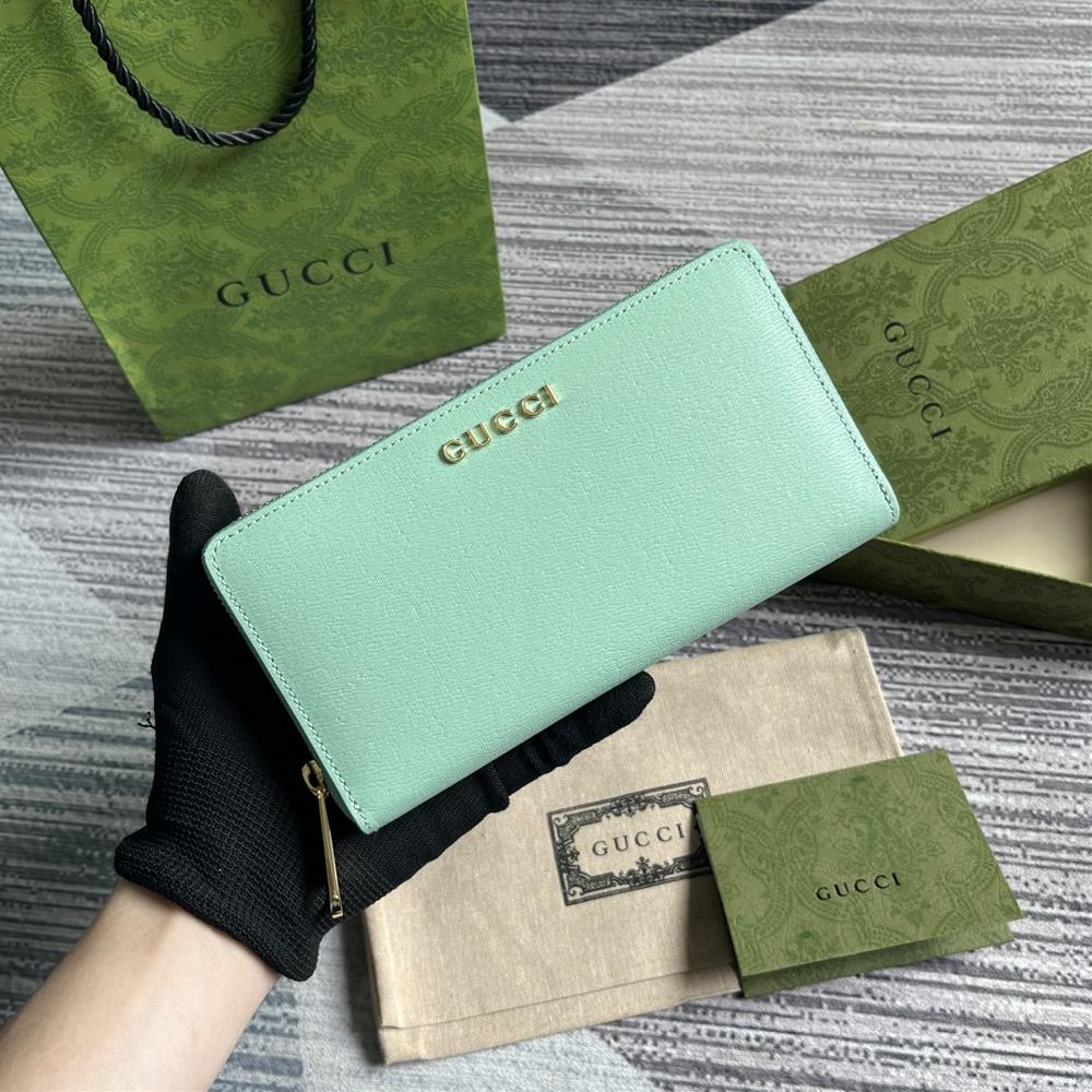 Comes with a complete set of handwritten Gucci logo long clip wallets Exploring selfexpression through unrestricted possibilities has become the s