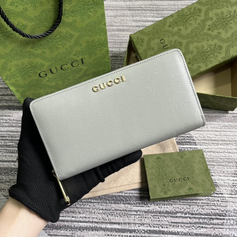 Comes with a complete set of handwritten Gucci logo long clip wallets Exploring selfexpression through unrestricted possibilities has become the s