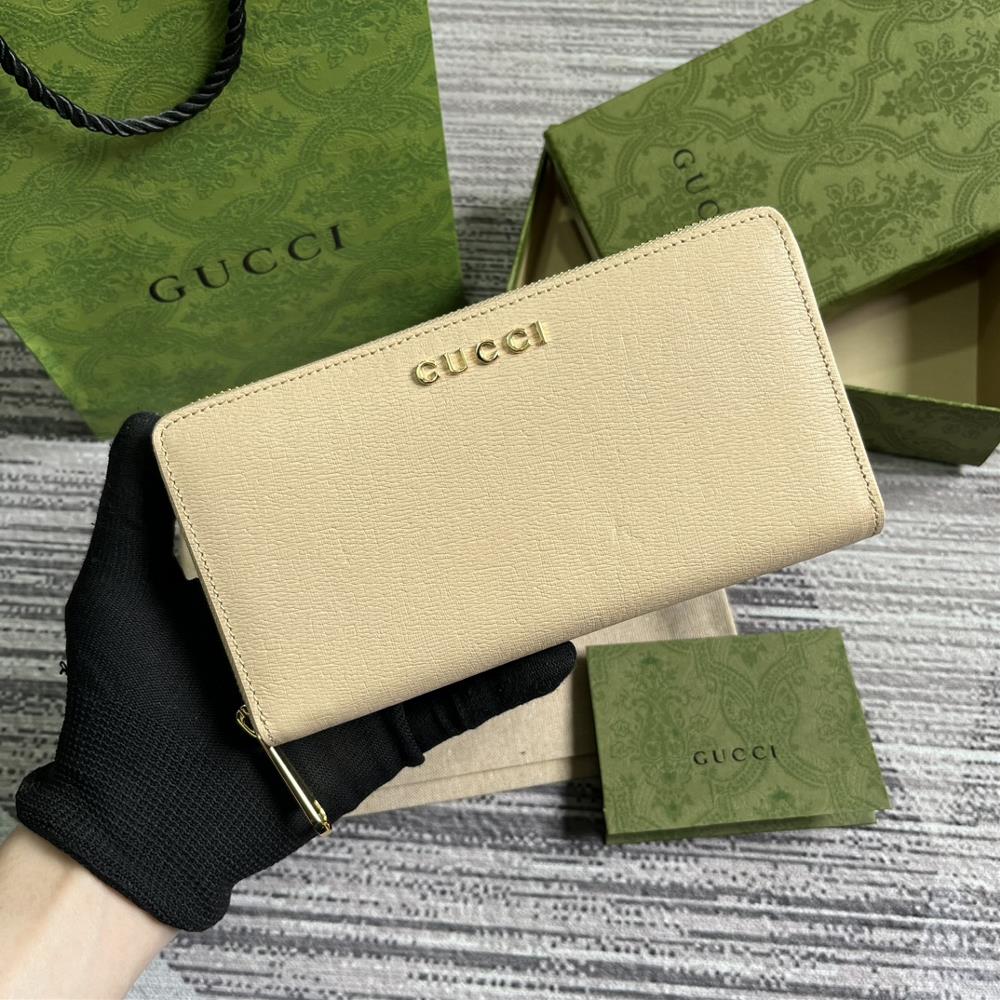 Comes with a complete set of handwritten Gucci logo long clip wallets Exploring selfexpression through unrestricted possibilities has become the s