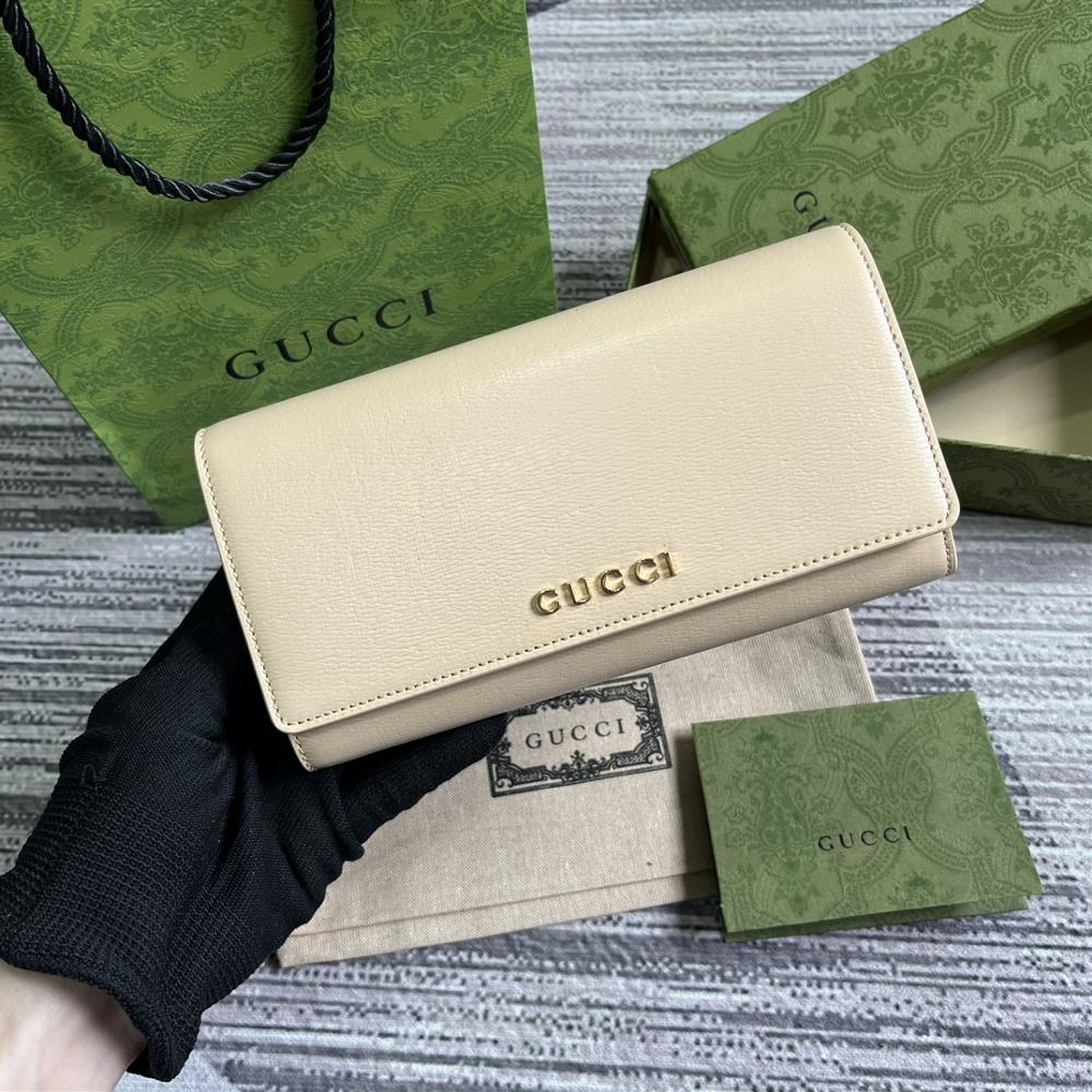 Comes with a full set of decorative handwritten Gucci logo long clip wallet Exploring selfexpression through unrestricted possibilities has become