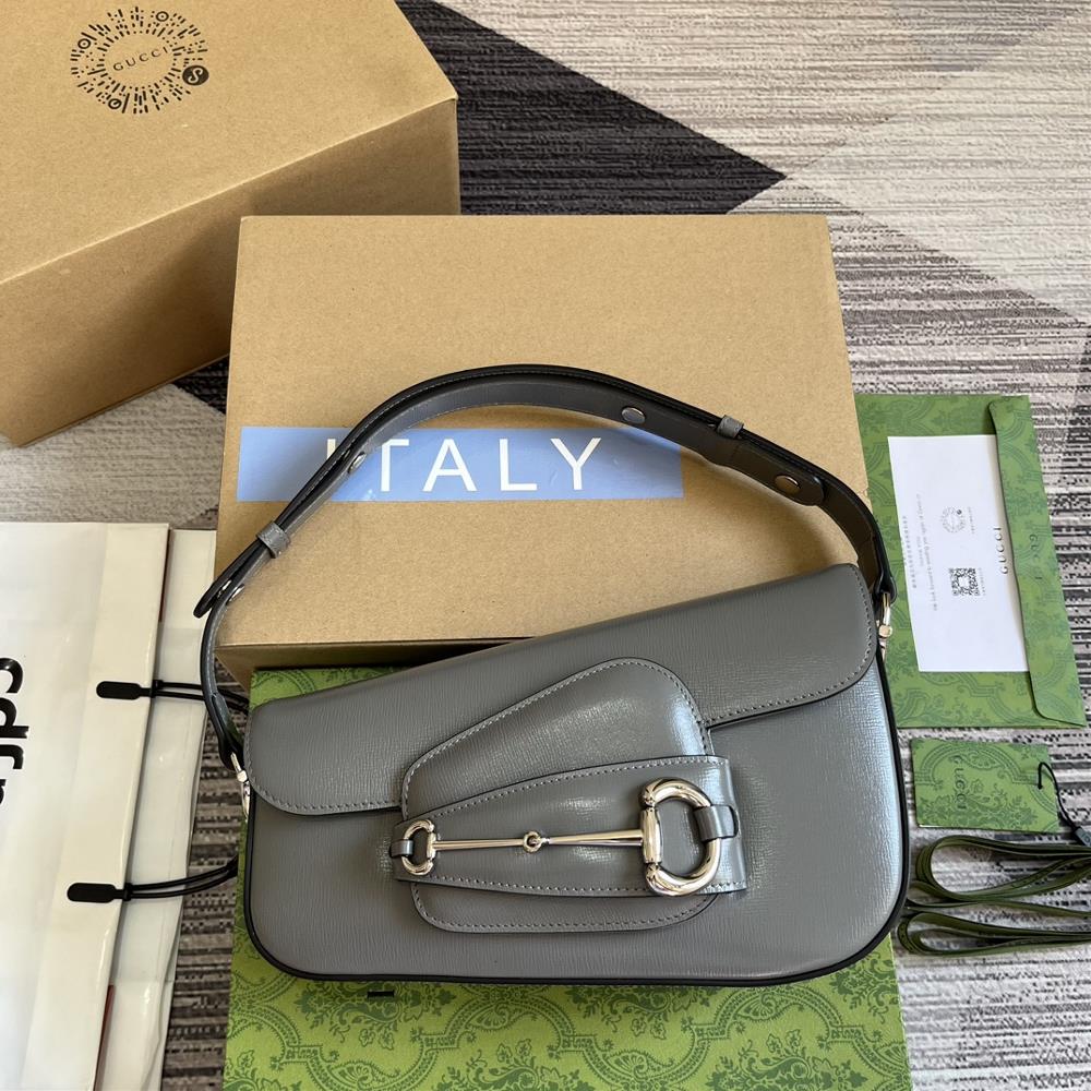 Comes with a full set of Gucci Horsebit 1955 series small shoulder backpacks On the occasion of the 70th anniversary of the birth of the classic ho