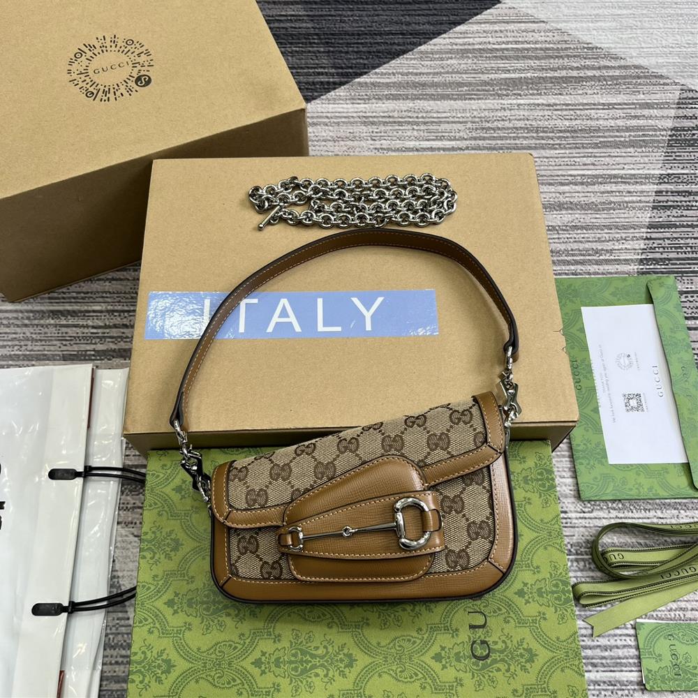 Comes with a full set of Gucci Horsebit 1955 series mini shoulder backpacks The brand is revitalizing its collection of designs and fashionable sil