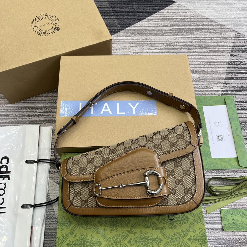 Comes with a full set of Gucci Horsebit 1955 series small shoulder backpacks On the occasion of the 70th anniversary of the birth of the classic ho