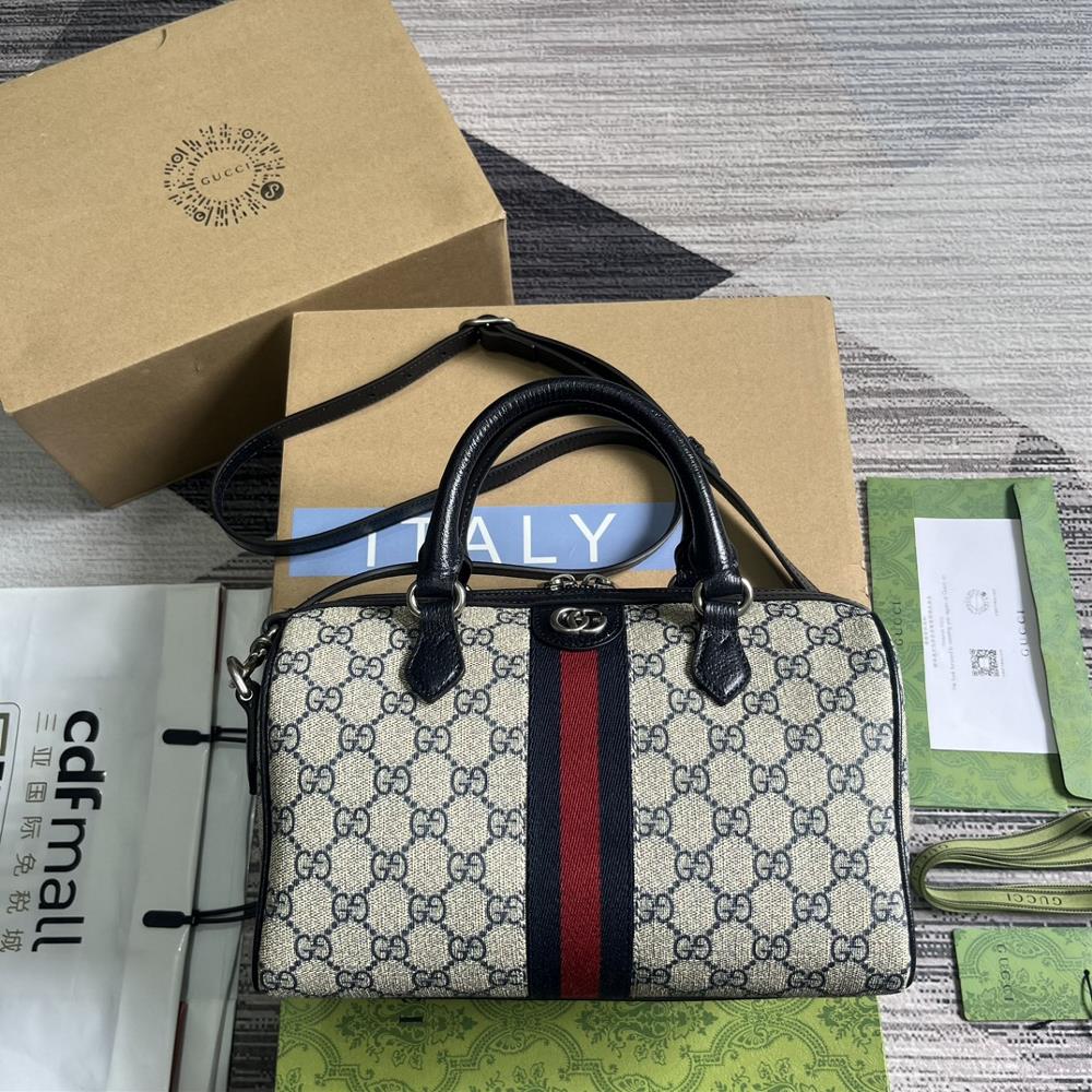 As a classic of the brand GG Supreme canvas has become an iconic fabric in Guccis design world accompanied by a complete set of packaging This f