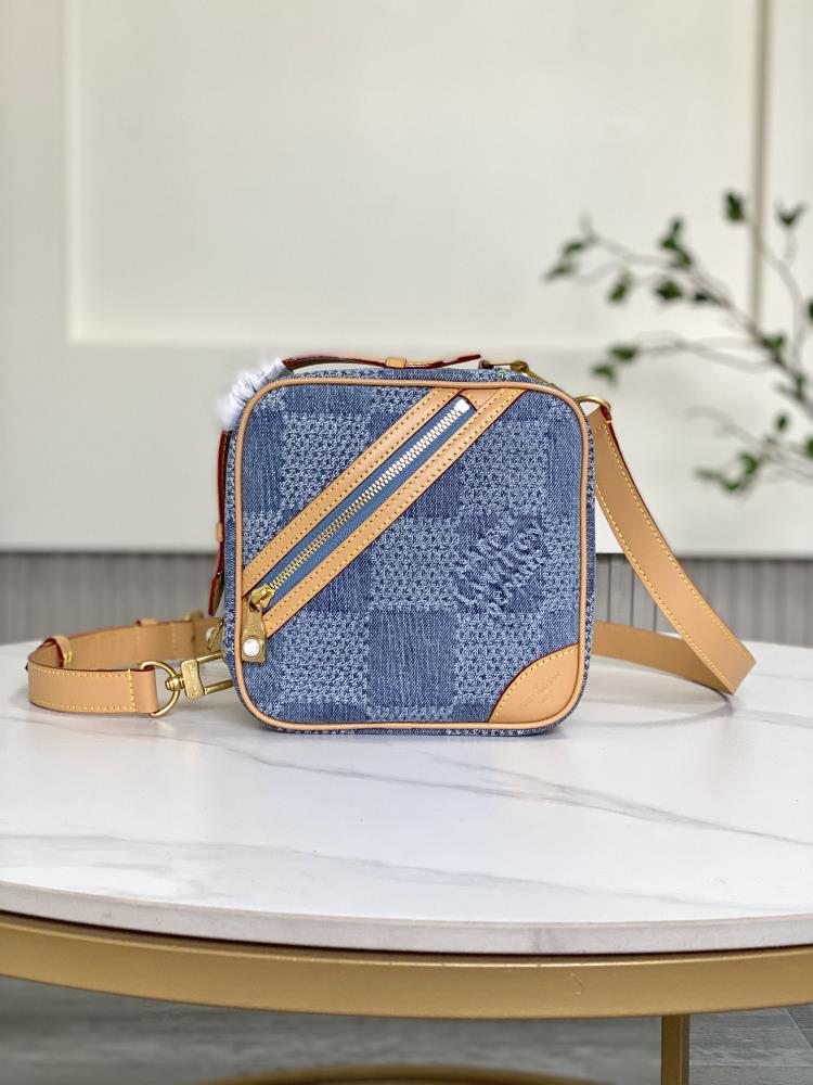 N40706 Blue GridThe unique configuration of this Chess messenger bag pays tribute to the brands classic Damier plaid presenting Pharrell Williams s