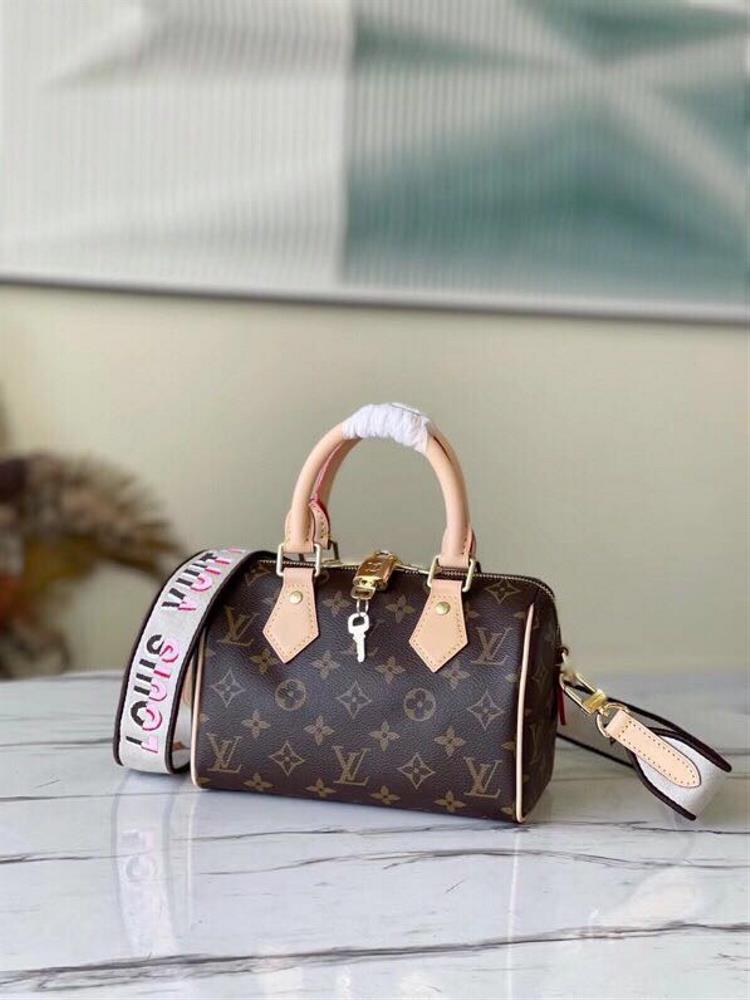 M45957 Apricot Black Lv2021 AutumnWinter New Product The Speedy 20 handbag made of iconic Damier Ebne canvas showcases the classic charm of Louis Vui